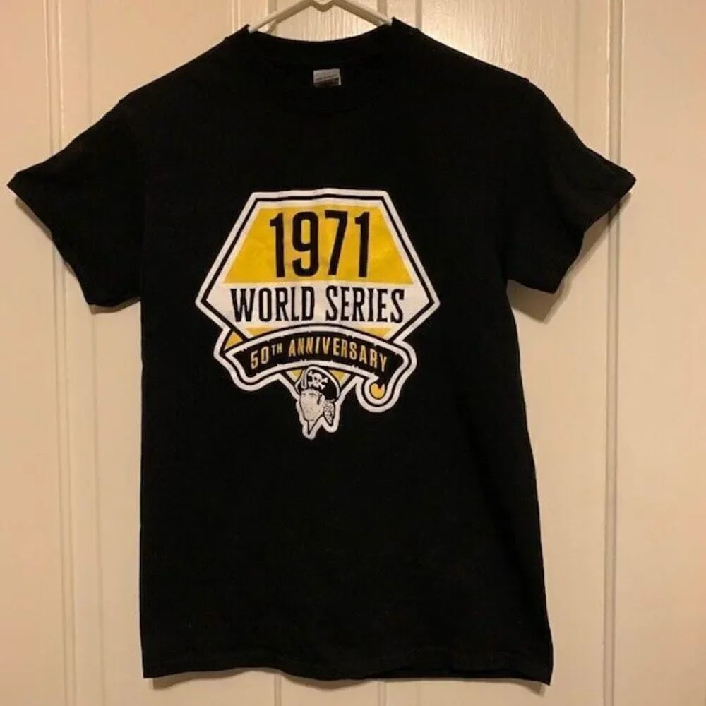 PITTSBURGH PIRATES 1971 WORLD SERIES 50TH ANNIVERSARY SIZE SMALL T-SHIRT